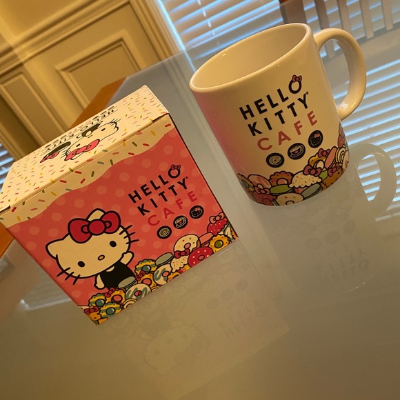 New Hello Kitty Cafe mug - Picture 11 of 12